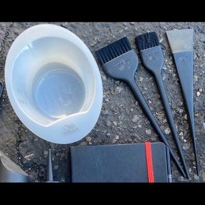 Wella bowl and rubber applicator